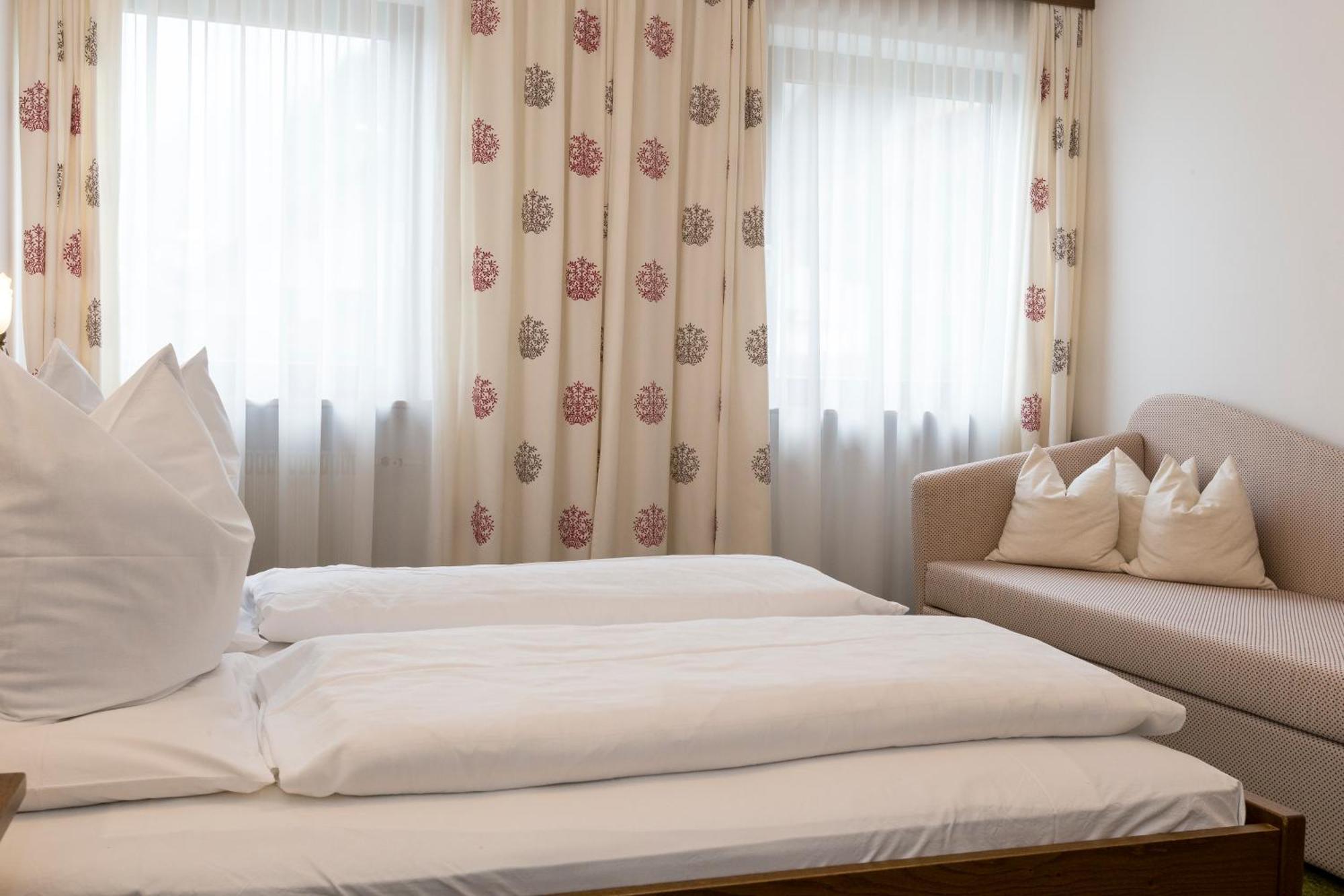 Hotel Urthaler Dobbiaco Eksteriør bilde